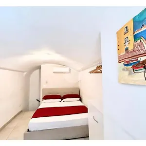 https://la-casetta-su-spaccanapoli.hotels-amalfi.com
